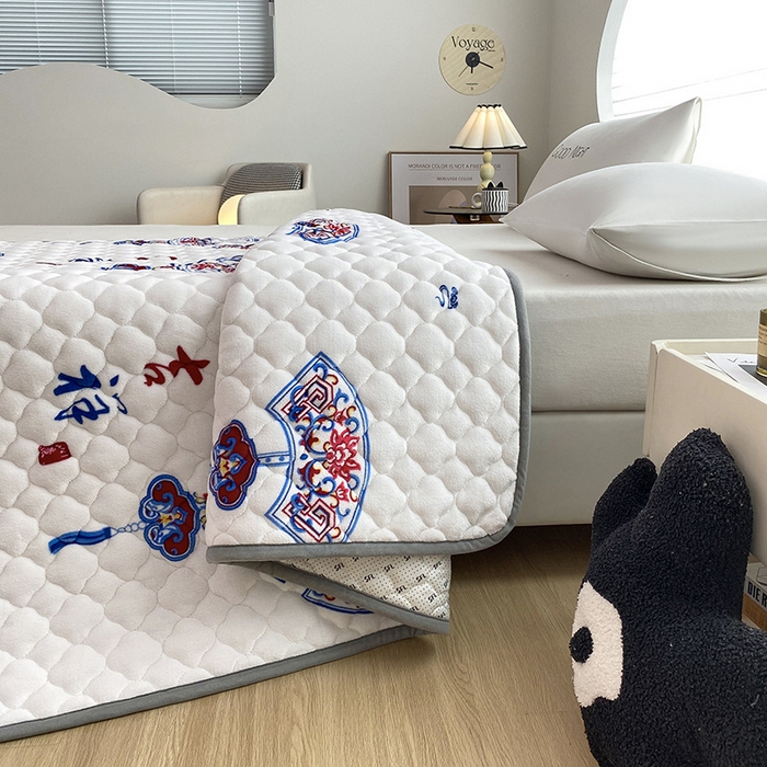 91家纺网 家纺一手货源 找家纺 索弗莱家纺 2025新款全消光牛奶绒床垫可水洗机洗床护垫 吉祥