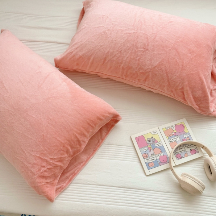 91家纺网 家纺一手货源 找家纺 禧缘家纺（原梦想家）2025新款牛奶绒纯色印花双开口枕套 粉色