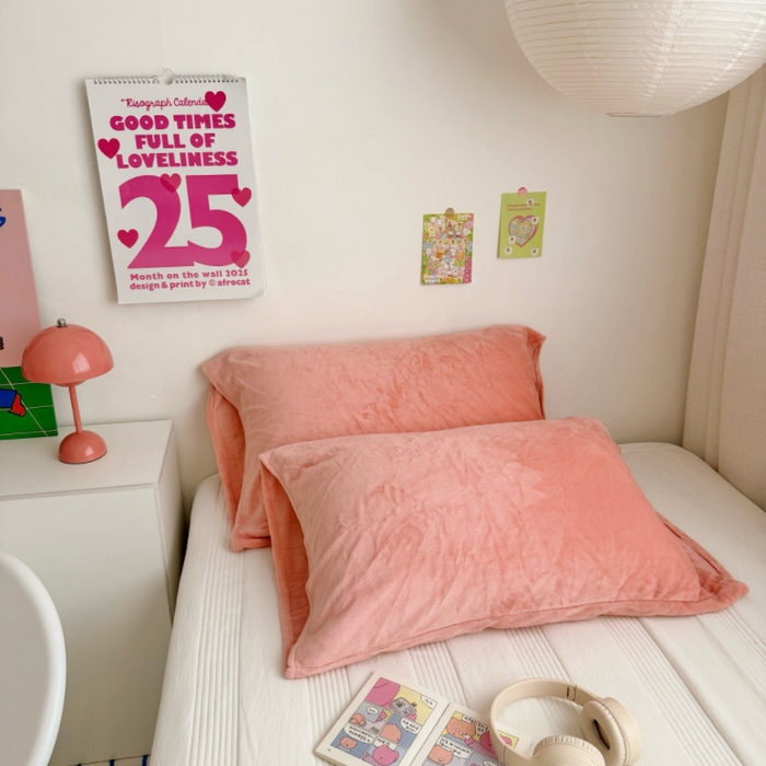 91家纺网 家纺一手货源 找家纺 禧缘家纺（原梦想家）2025新款牛奶绒纯色印花双开口枕套 粉色