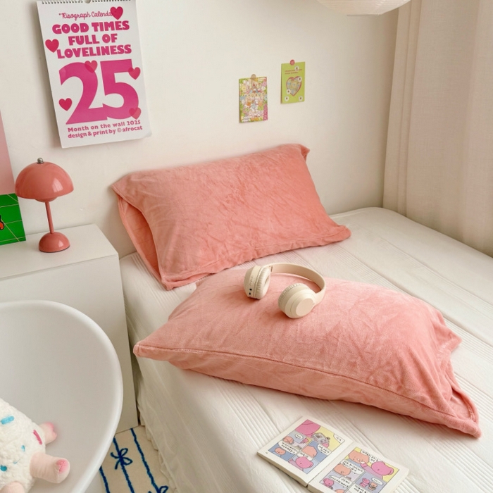 91家纺网 家纺一手货源 找家纺 禧缘家纺（原梦想家）2025新款牛奶绒纯色印花双开口枕套 粉色