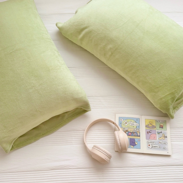 91家纺网 家纺一手货源 找家纺 禧缘家纺（原梦想家）2025新款牛奶绒纯色印花双开口枕套 果绿色