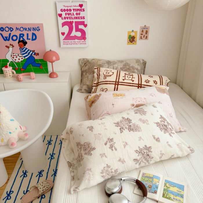 91家纺网 家纺一手货源 找家纺 禧缘家纺（原梦想家）2025新款牛奶绒纯色印花双开口枕套 快乐时光