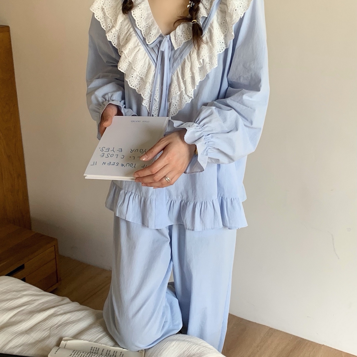 91家纺网 家纺一手货源 找家纺 妍景家居生活馆 2025新款木耳边拼接蕾丝花边套装 蓝色