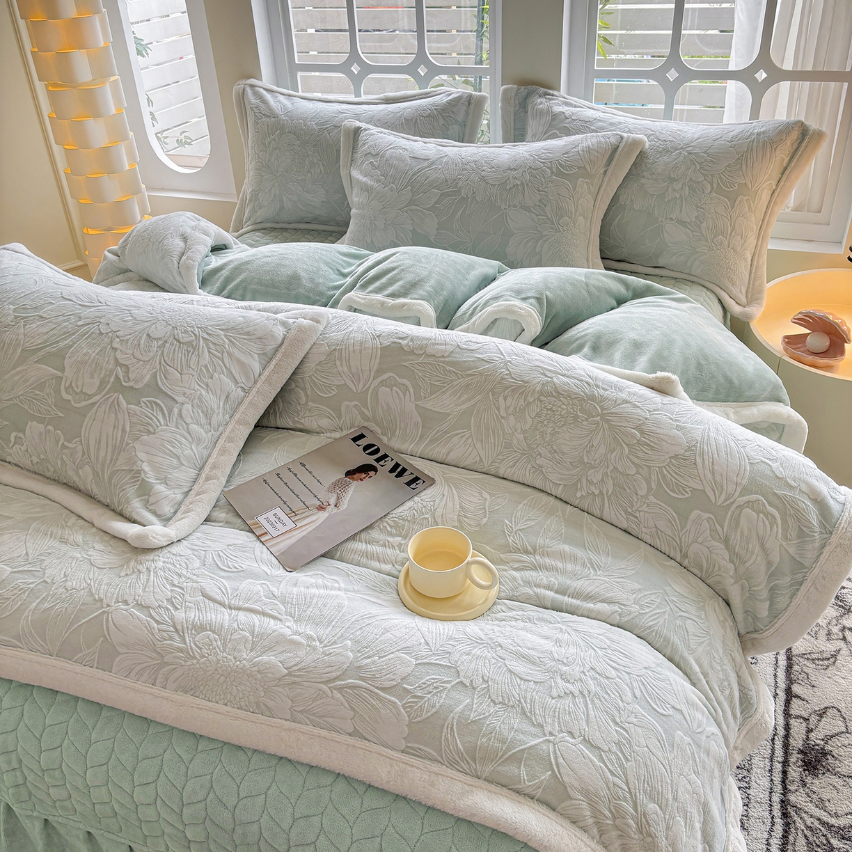 91家纺网 家纺一手货源 找家纺 金艾草 2025新款雕花绒兔毛包边牛奶绒床盖款四件套 芳华-薄荷绿