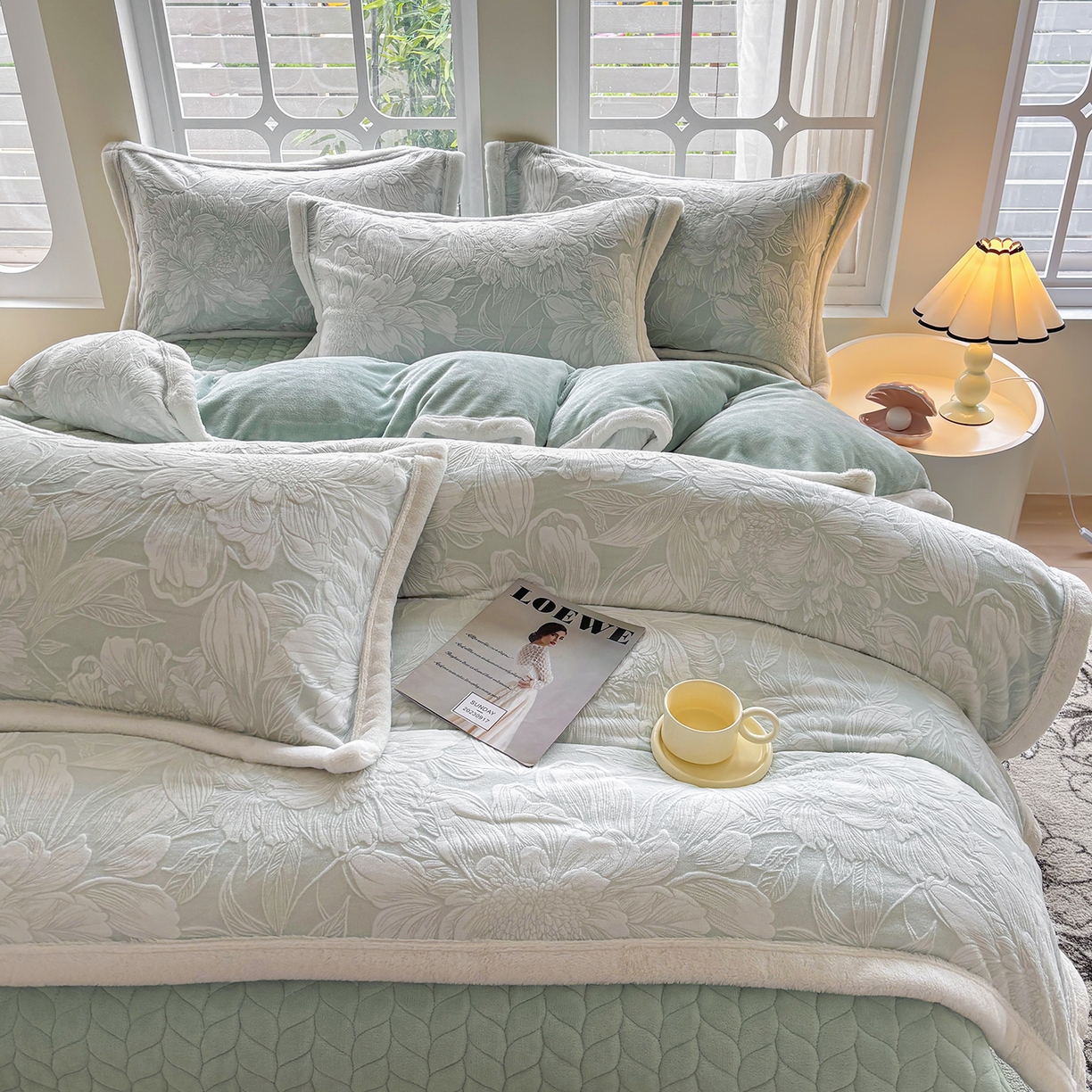 91家纺网 家纺一手货源 找家纺 金艾草 2025新款雕花绒兔毛包边牛奶绒床盖款四件套 芳华-薄荷绿