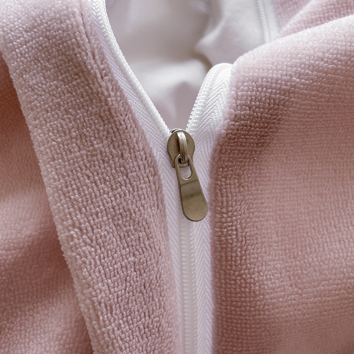 91家纺网 家纺一手货源 找家纺 金艾草 2025新款雕花绒兔毛包边牛奶绒床盖款四件套 芳华-豆沙