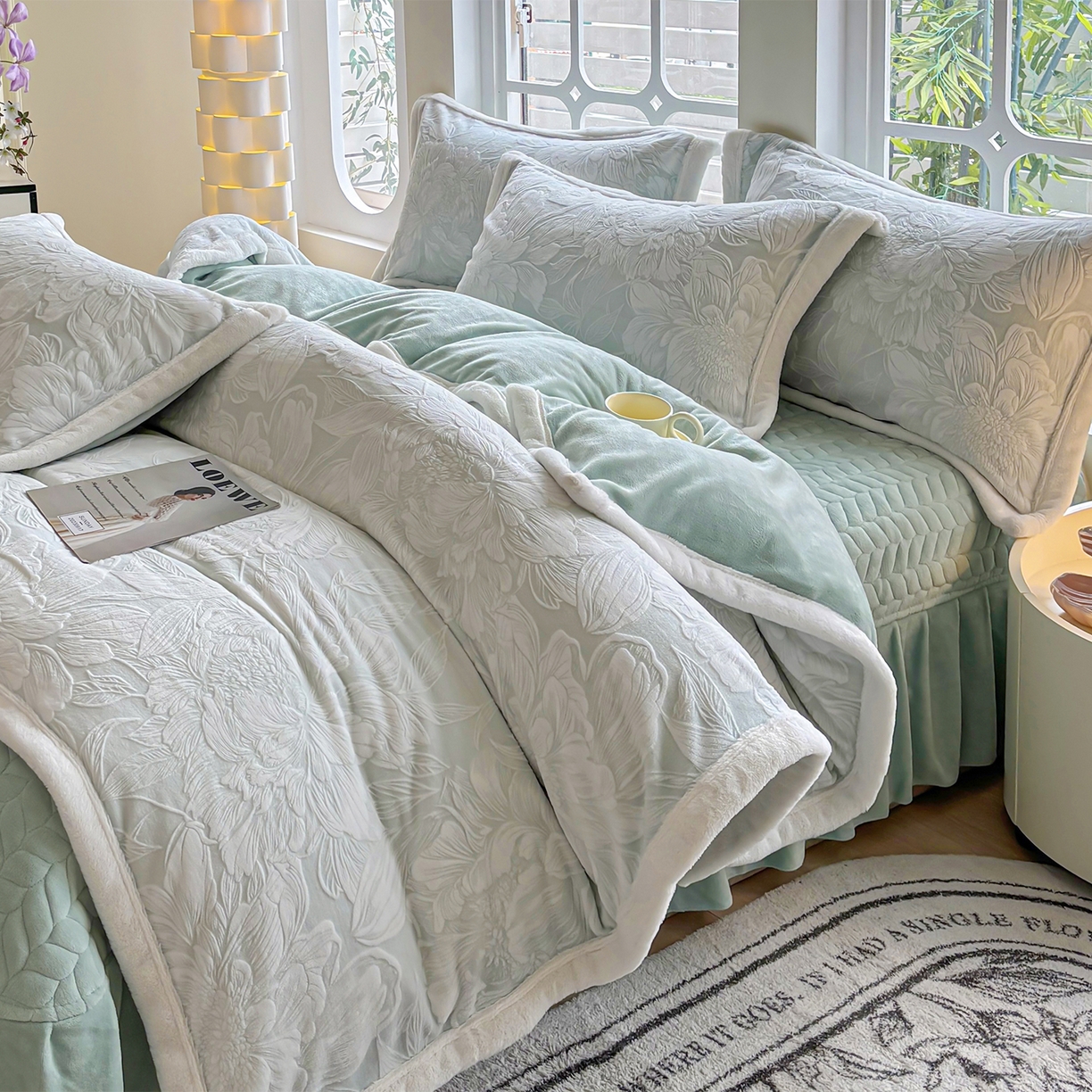 91家纺网 家纺一手货源 找家纺 金艾草 2025新款雕花绒兔毛包边牛奶绒床盖款四件套 芳华-薄荷绿