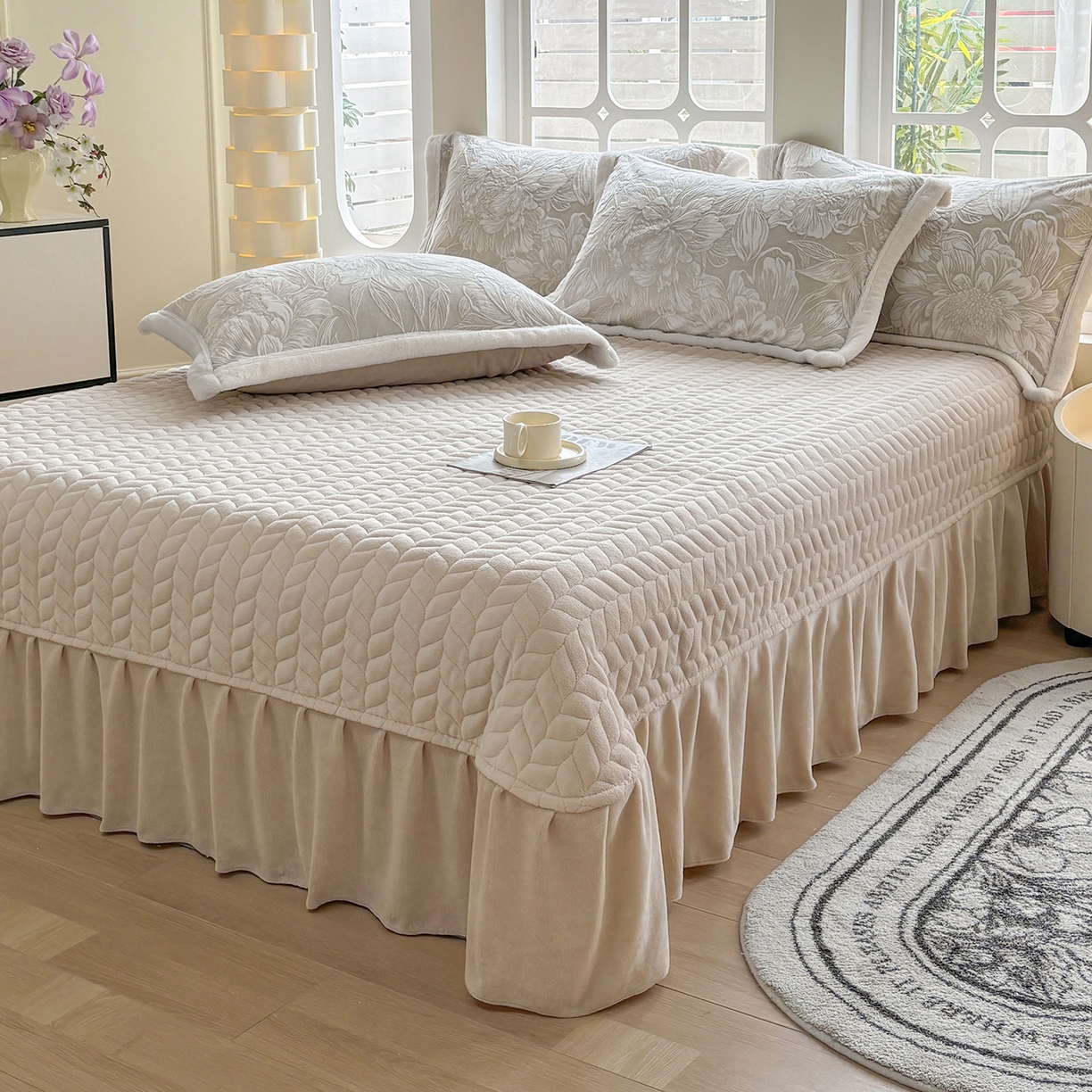 91家纺网 家纺一手货源 找家纺 金艾草 2025新款雕花绒兔毛包边牛奶绒床盖款四件套 芳华-米驼