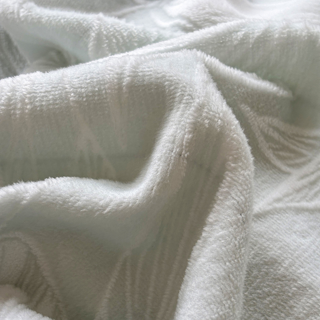 91家纺网 家纺一手货源 找家纺 （总）金艾草 2025新款雕花绒兔毛包边牛奶绒床盖款四件套