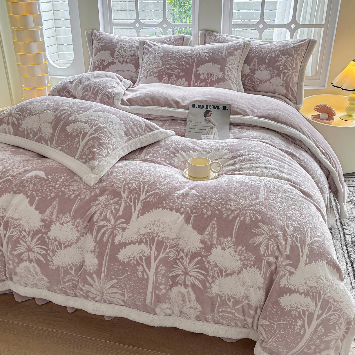 金艾草 2025新款雕花绒兔毛包边牛奶绒床盖款四件套 森林秘境-豆沙