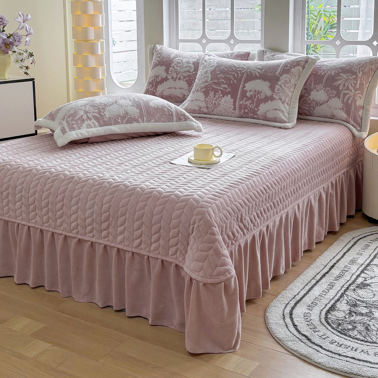 91家纺网 家纺一手货源 找家纺 金艾草 2025新款雕花绒兔毛包边牛奶绒床盖款四件套 森林秘境-豆沙