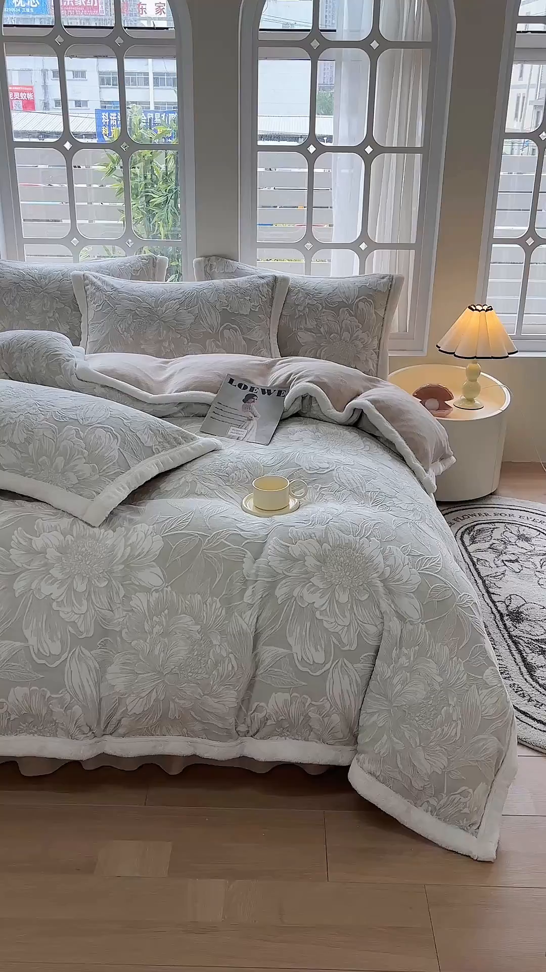 91家纺网 家纺一手货源 找家纺 金艾草 2025新款雕花绒兔毛包边牛奶绒床盖款四件套 芳华-米驼