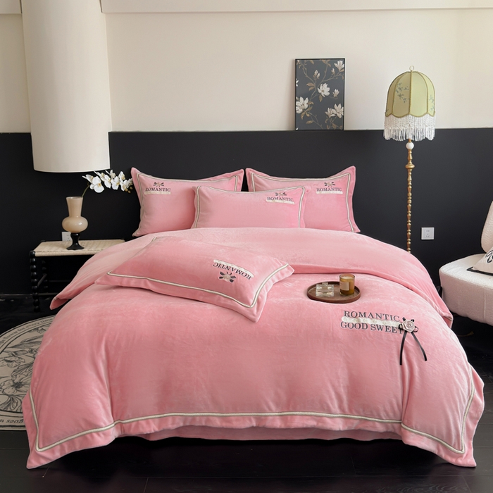优姿家纺 2025新款10斤牛奶绒绣花宽边花边压线保暖四件套-幽香玫瑰 幽香玫瑰—少女粉