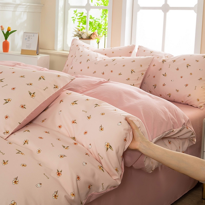 91家纺网 家纺一手货源 找家纺 梓依家纺 2025新款水洗棉印花四件套单被套床上用品 浅粉花语