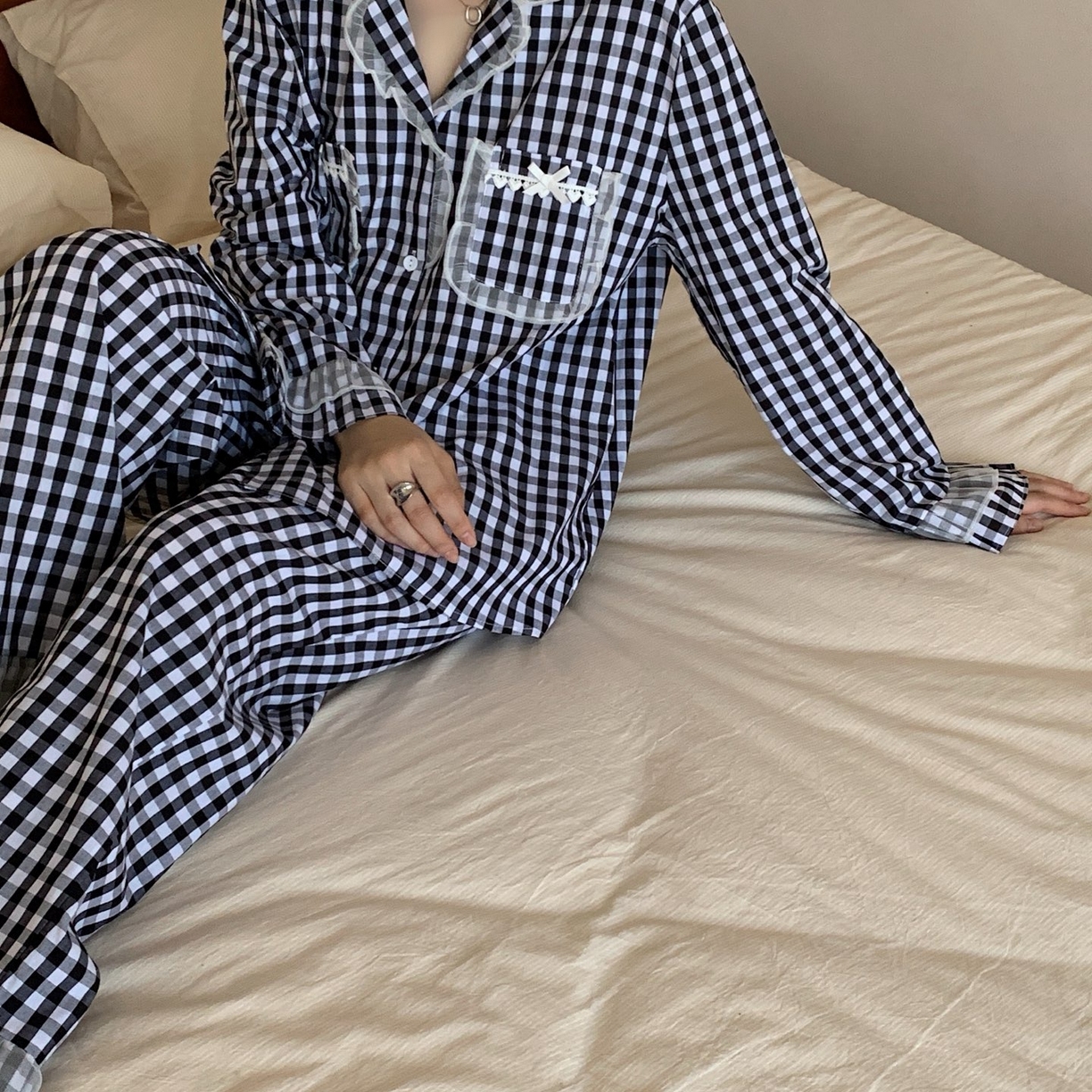 91家纺网 家纺一手货源 找家纺 妍景家居生活馆 2025新款花边格子泡泡棉简约套装 黑色