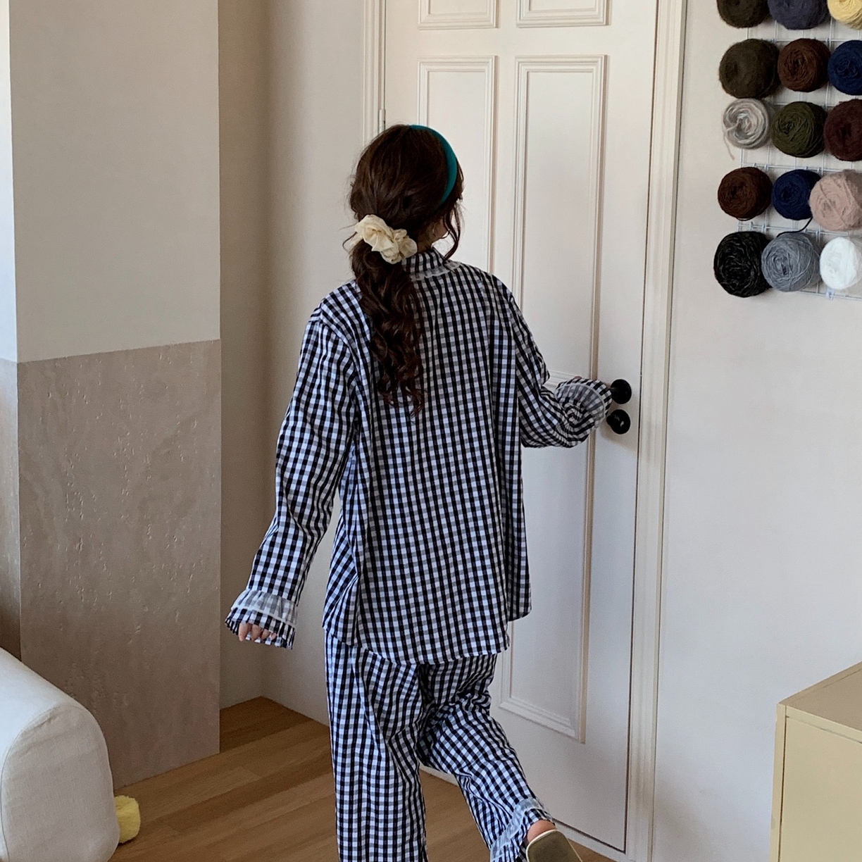 91家纺网 家纺一手货源 找家纺 妍景家居生活馆 2025新款花边格子泡泡棉简约套装 黑色