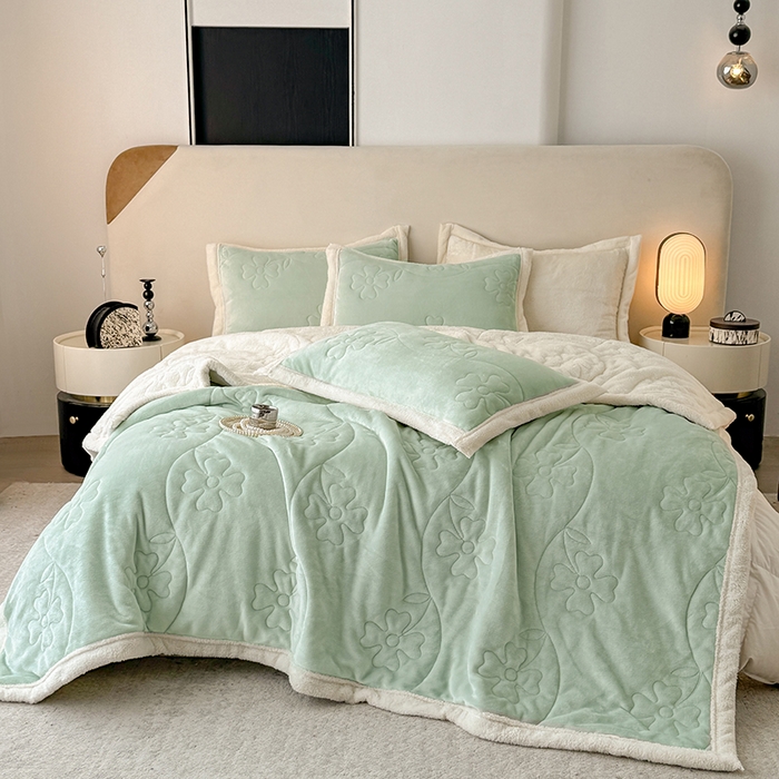 91家纺网 家纺一手货源 找家纺 宜派家纺 2025新款A类婴儿绒北极绒羽丝棉三层夹棉盖毯 青提绿【双面绒夹棉】