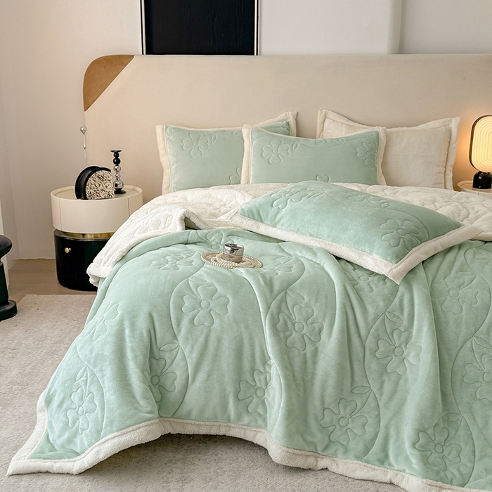 91家纺网 家纺一手货源 找家纺 宜派家纺 2025新款A类婴儿绒北极绒羽丝棉三层夹棉盖毯 青提绿【双面绒夹棉】