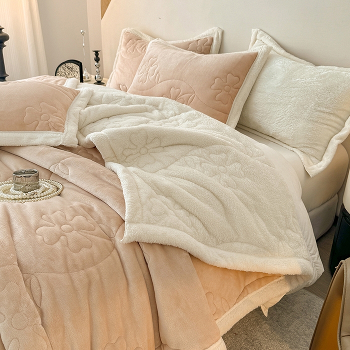 91家纺网 家纺一手货源 找家纺 宜派家纺 2025新款A类婴儿绒北极绒羽丝棉三层夹棉盖毯 拿铁咖【双面绒夹棉】