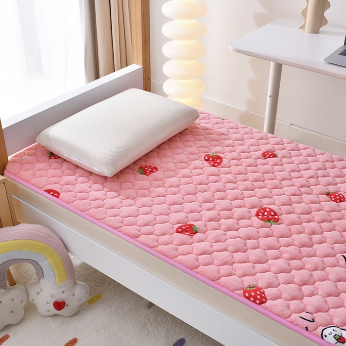 91家纺网 家纺一手货源 找家纺 索弗莱家纺 2025新款全消光牛奶绒学生床垫可水洗机洗床护垫床褥子 草莓