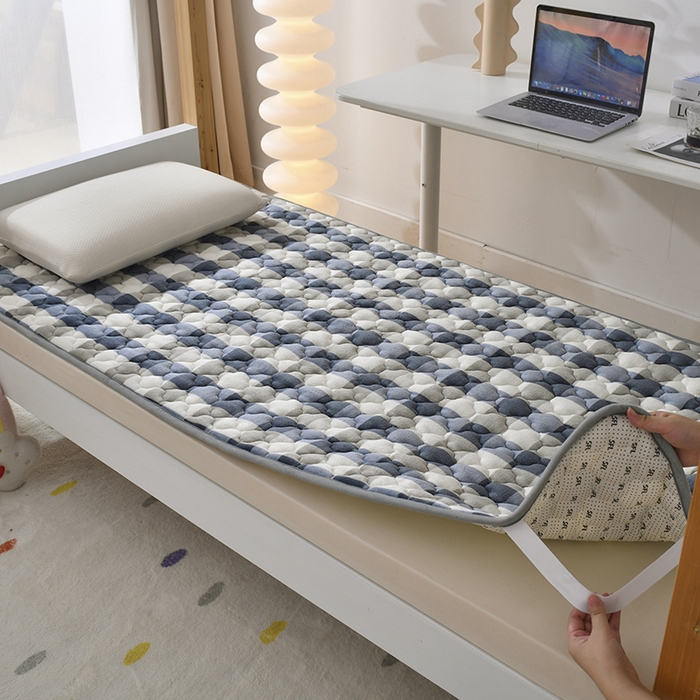 91家纺网 家纺一手货源 找家纺 索弗莱家纺 2025新款全消光牛奶绒学生床垫可水洗机洗床护垫床褥子 灰白格