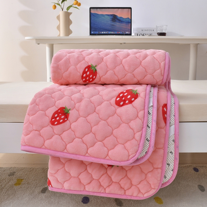 91家纺网 家纺一手货源 找家纺 索弗莱家纺 2025新款全消光牛奶绒学生床垫可水洗机洗床护垫床褥子 草莓