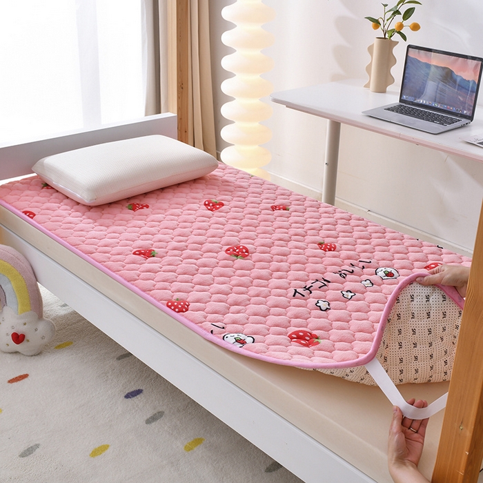 91家纺网 家纺一手货源 找家纺 索弗莱家纺 2025新款全消光牛奶绒学生床垫可水洗机洗床护垫床褥子 草莓