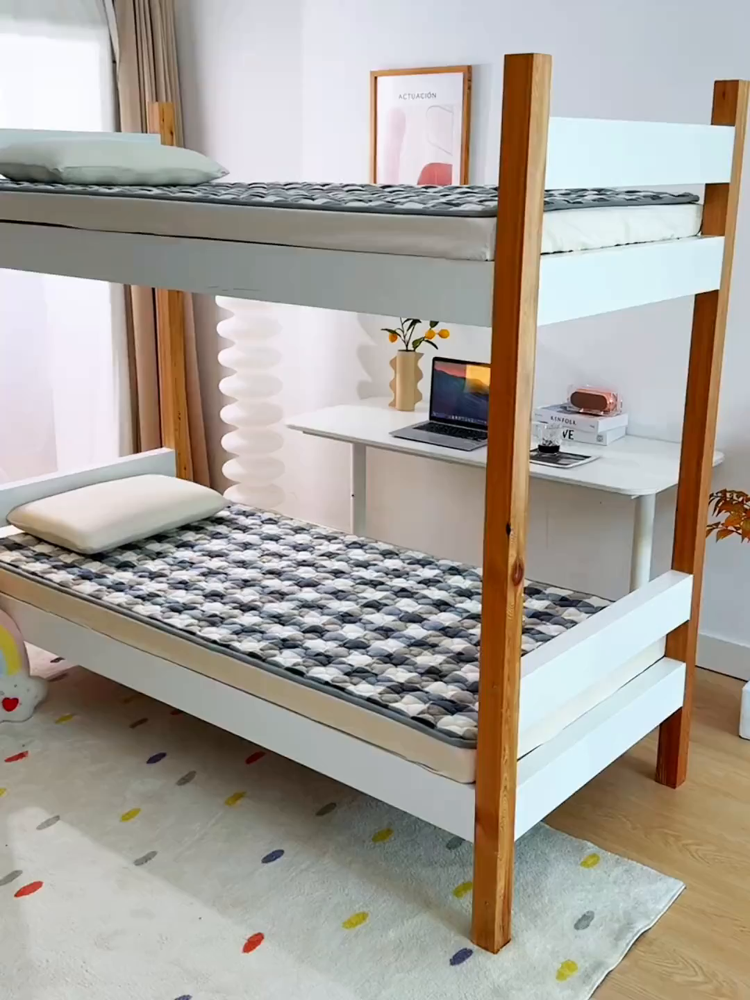 91家纺网 家纺一手货源 找家纺 索弗莱家纺 2025新款全消光牛奶绒学生床垫可水洗机洗床护垫床褥子 灰白格