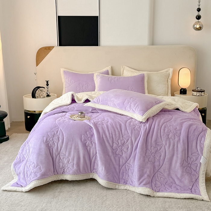 91家纺网 家纺一手货源 找家纺 宜派家纺 2025新款A类婴儿绒北极绒羽丝棉三层夹棉盖毯 丁香紫【双面绒夹棉]