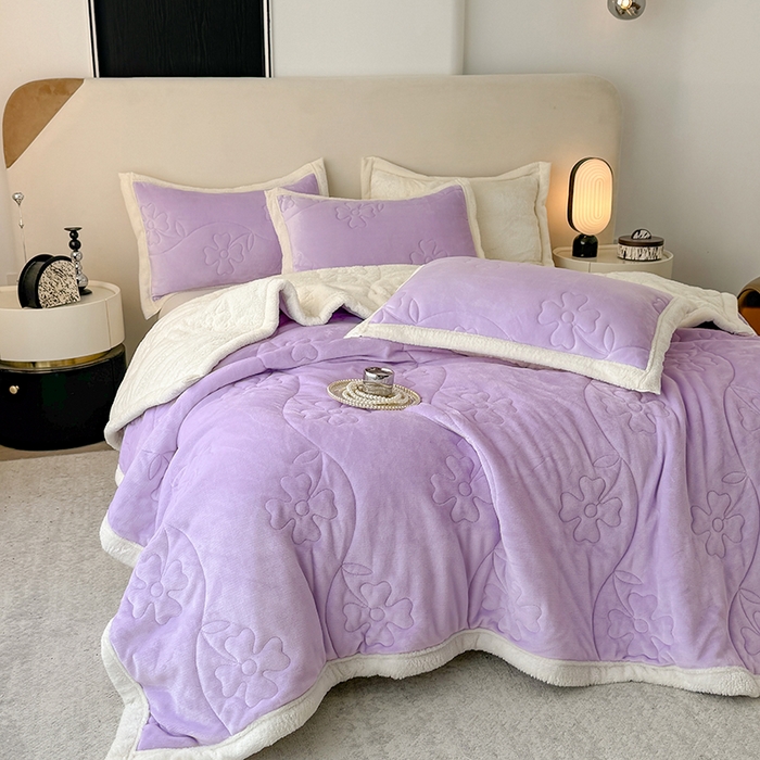 91家纺网 家纺一手货源 找家纺 宜派家纺 2025新款A类婴儿绒北极绒羽丝棉三层夹棉盖毯 丁香紫【双面绒夹棉]