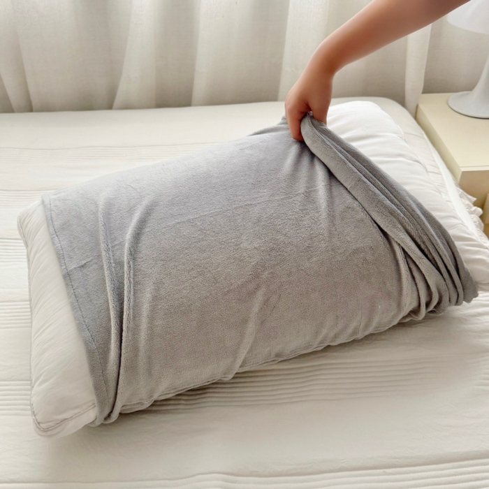 91家纺网 家纺一手货源 找家纺 禧缘家纺（原梦想家）2025新款牛奶绒纯色印花双开口枕套 浅灰色