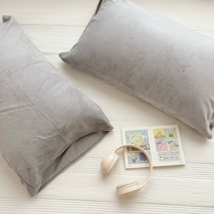 91家纺网 家纺一手货源 找家纺 禧缘家纺（原梦想家）2025新款牛奶绒纯色印花双开口枕套 浅灰色