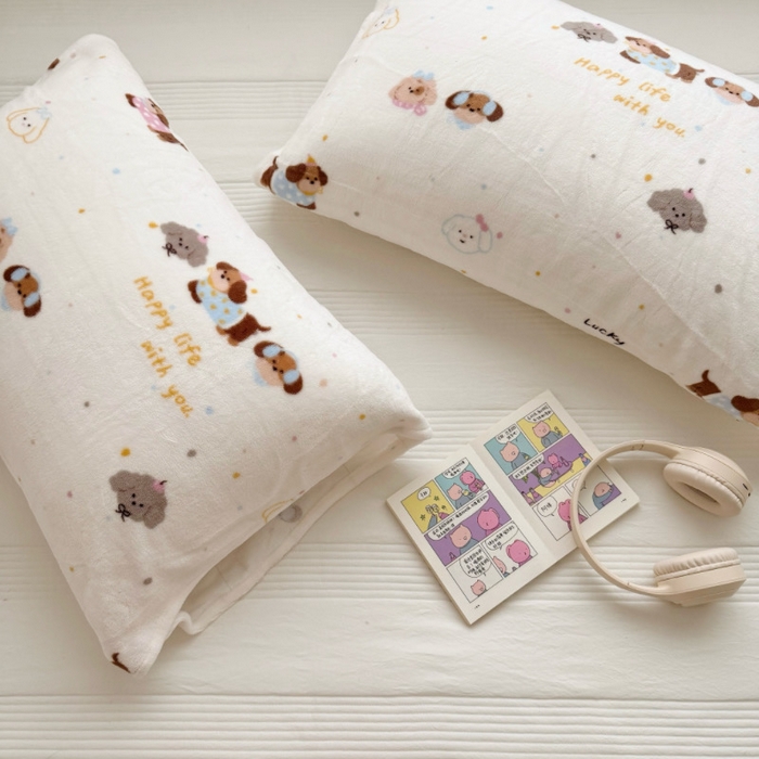 91家纺网 家纺一手货源 找家纺 禧缘家纺（原梦想家）2025新款牛奶绒纯色印花双开口枕套 音乐小狗