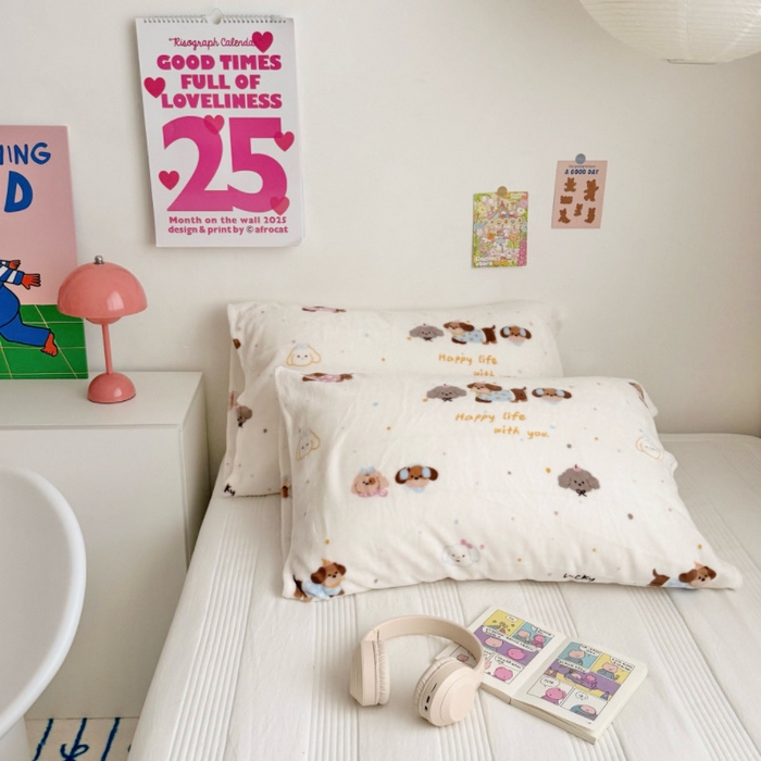 91家纺网 家纺一手货源 找家纺 禧缘家纺（原梦想家）2025新款牛奶绒纯色印花双开口枕套 音乐小狗