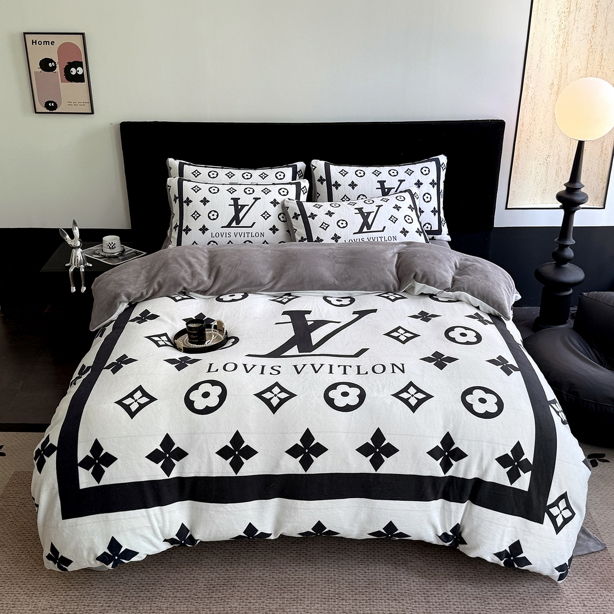 91家纺网 家纺一手货源 找家纺 摩卡（乐趣） 2025新款牛奶绒大版数码印花四件套（提供买家秀） 黑白V