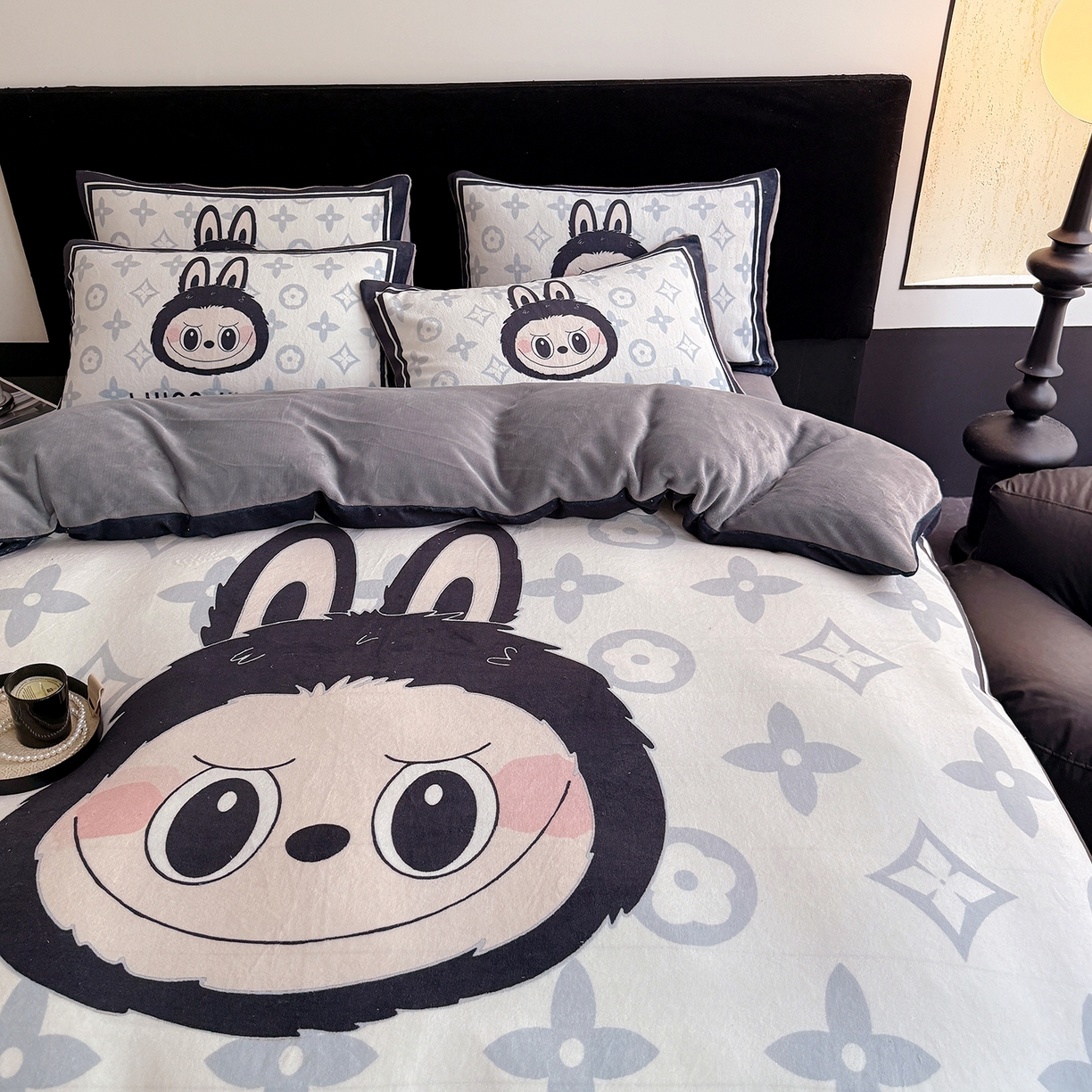 91家纺网 家纺一手货源 找家纺 摩卡（乐趣） 2025新款牛奶绒大版数码印花四件套（提供买家秀） 经典兔