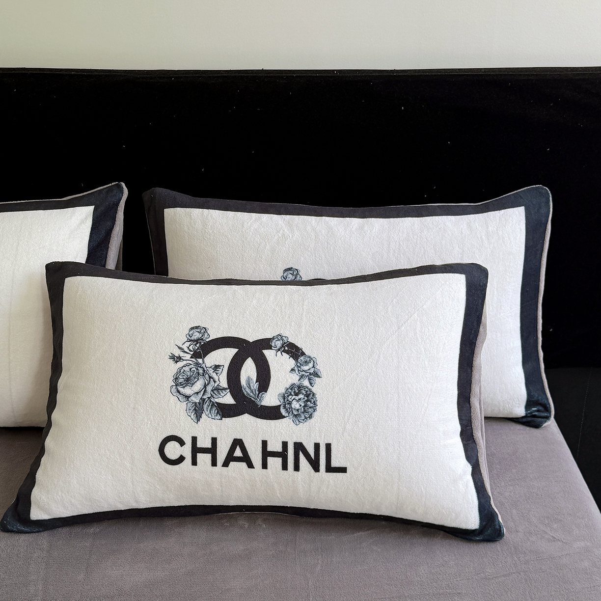 91家纺网 家纺一手货源 找家纺 摩卡（乐趣） 2025新款牛奶绒大版数码印花四件套（提供买家秀） 白香花