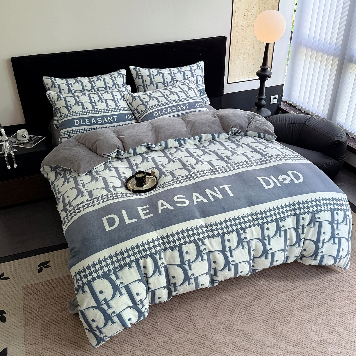 91家纺网 家纺一手货源 找家纺 摩卡（乐趣） 2025新款牛奶绒大版数码印花四件套（提供买家秀） 灰迪