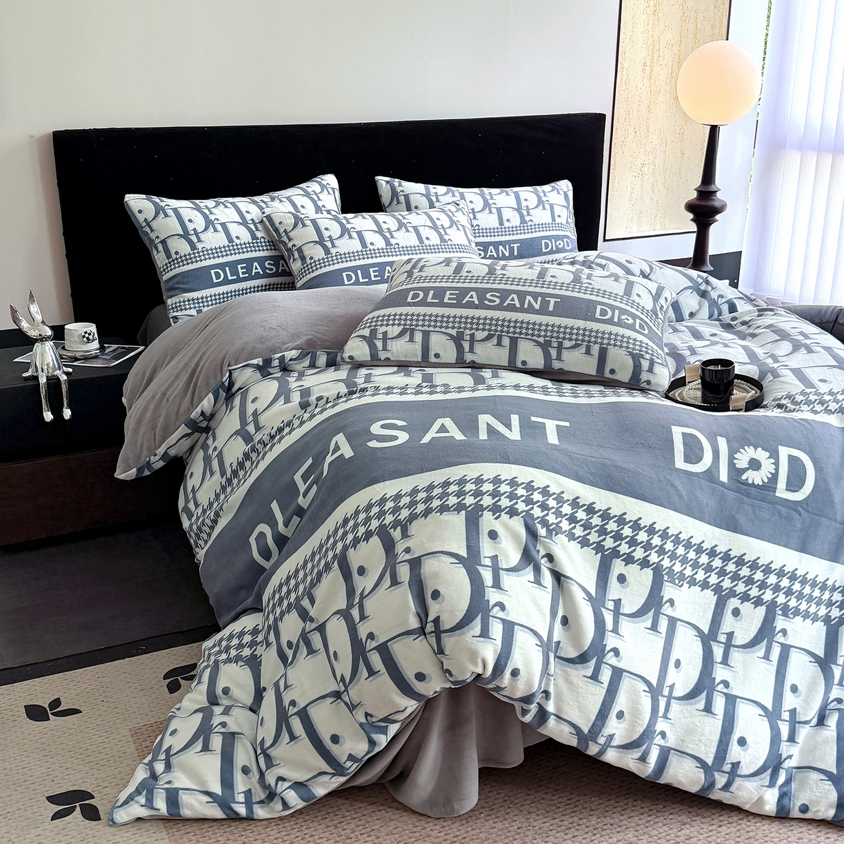 91家纺网 家纺一手货源 找家纺 摩卡（乐趣） 2025新款牛奶绒大版数码印花四件套（提供买家秀） 灰迪