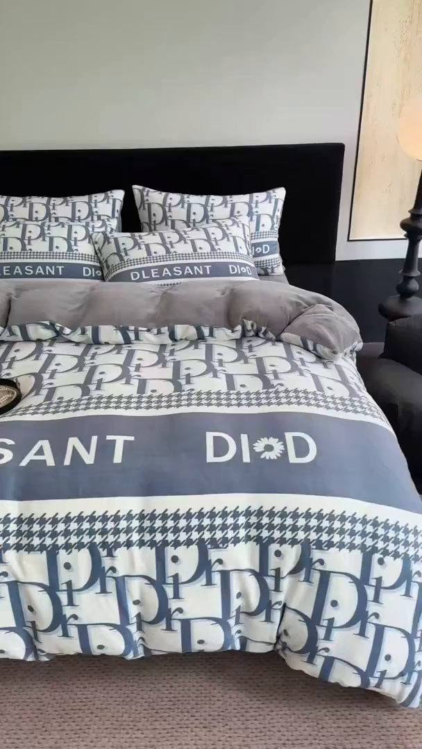 91家纺网 家纺一手货源 找家纺 摩卡（乐趣） 2025新款牛奶绒大版数码印花四件套（提供买家秀） 灰迪