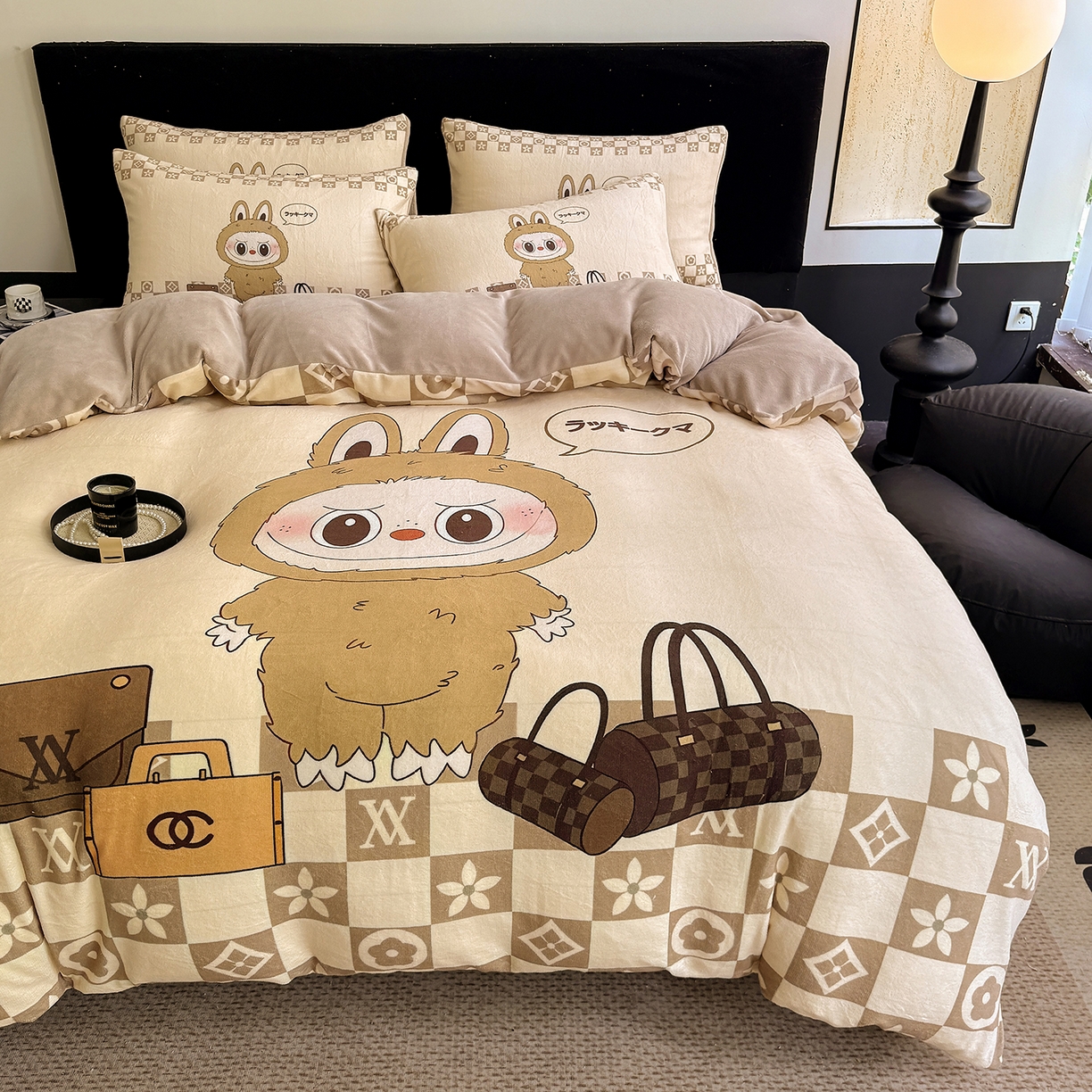 91家纺网 家纺一手货源 找家纺 摩卡（乐趣） 2025新款牛奶绒大版数码印花四件套（提供买家秀） 卡夫兔