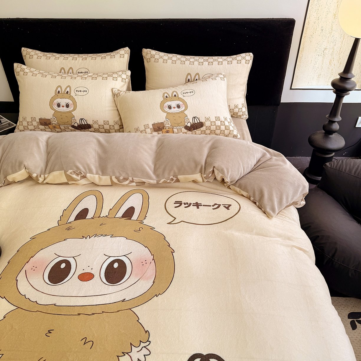 91家纺网 家纺一手货源 找家纺 摩卡（乐趣） 2025新款牛奶绒大版数码印花四件套（提供买家秀） 卡夫兔