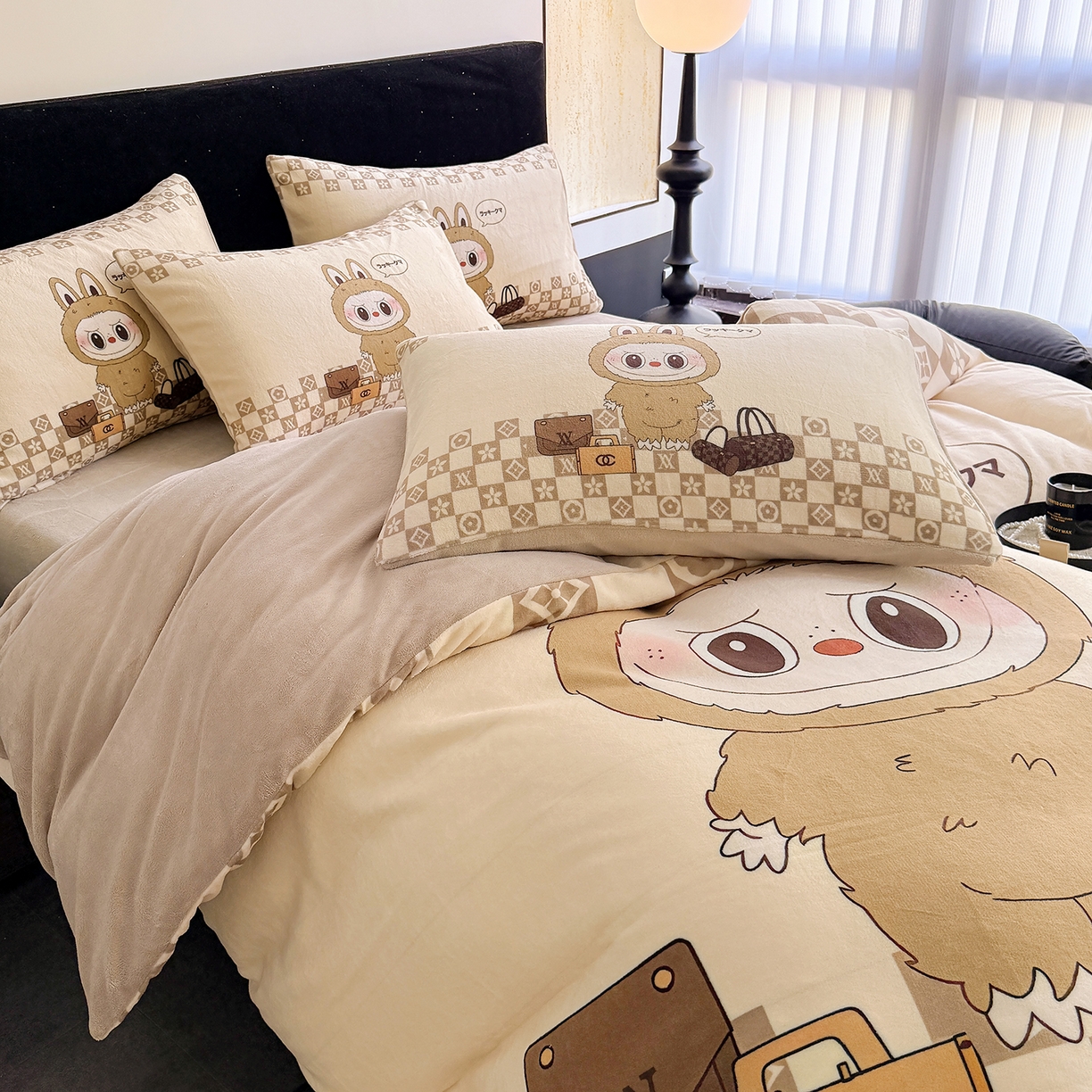 91家纺网 家纺一手货源 找家纺 摩卡（乐趣） 2025新款牛奶绒大版数码印花四件套（提供买家秀） 卡夫兔