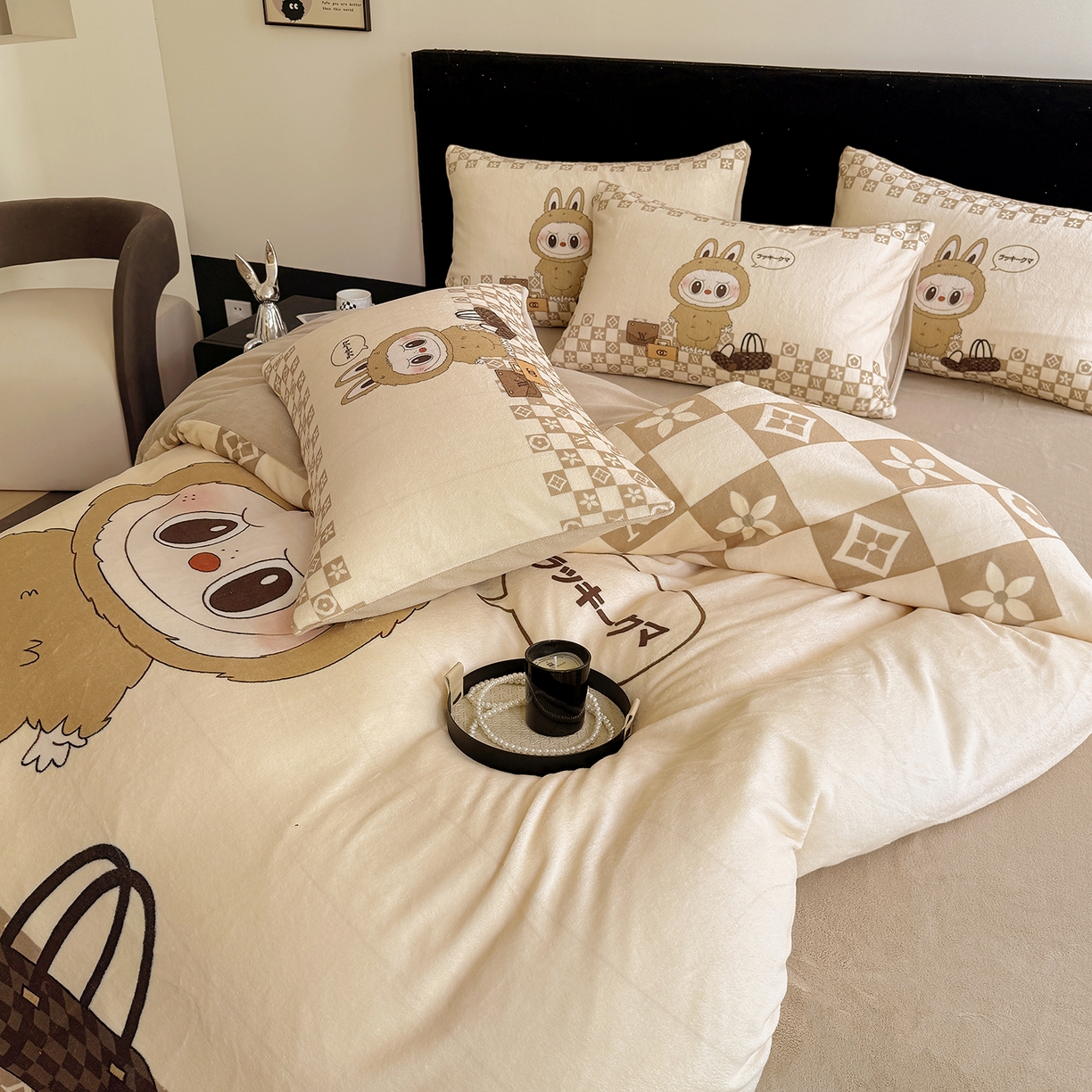 91家纺网 家纺一手货源 找家纺 摩卡（乐趣） 2025新款牛奶绒大版数码印花四件套（提供买家秀） 卡夫兔