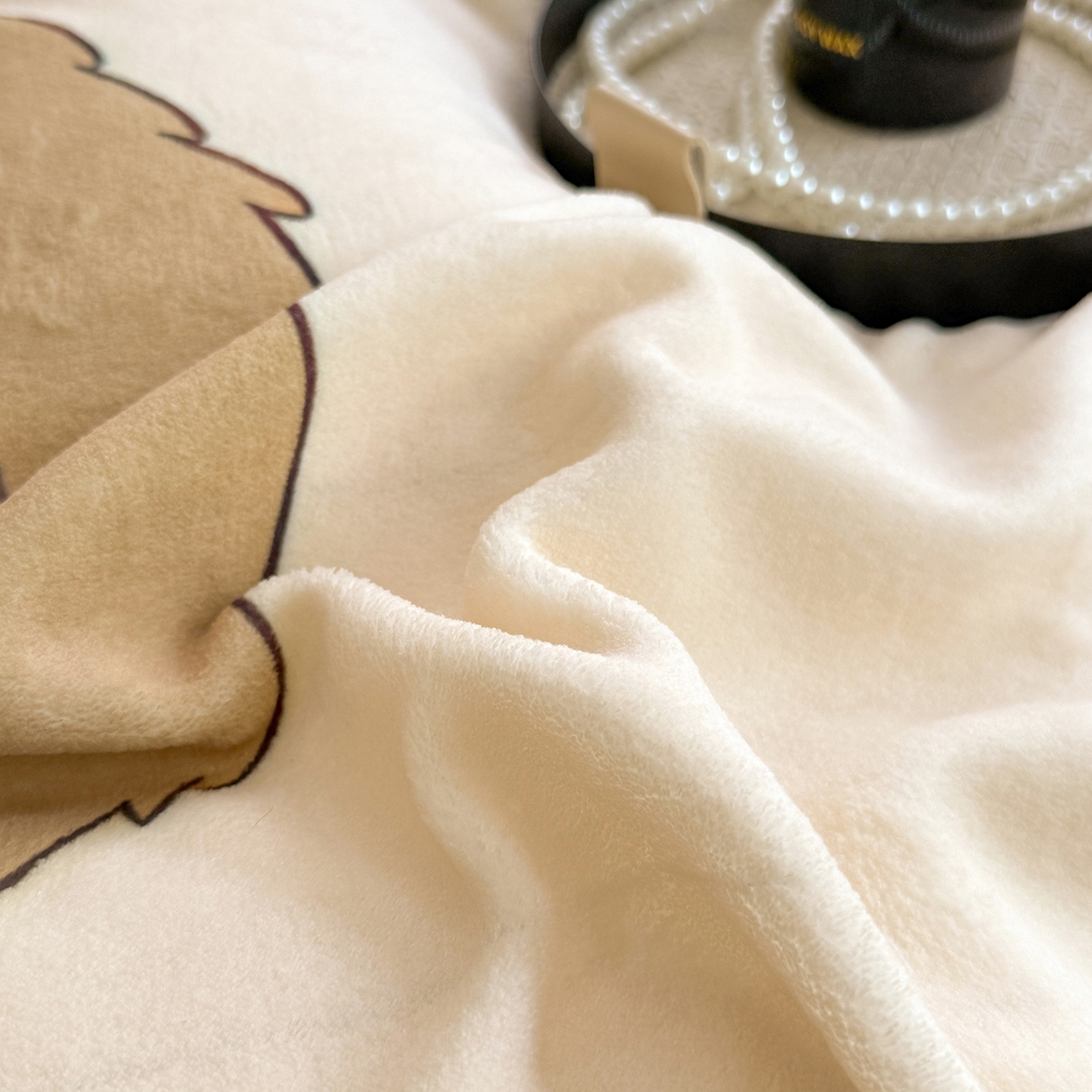 91家纺网 家纺一手货源 找家纺 摩卡（乐趣） 2025新款牛奶绒大版数码印花四件套（提供买家秀） 卡夫兔