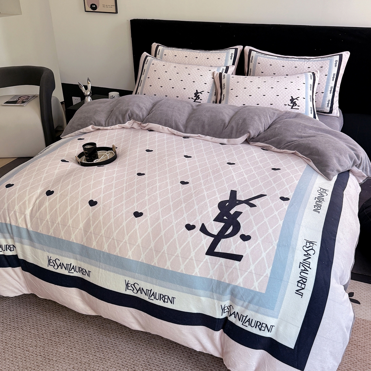 91家纺网 家纺一手货源 找家纺 摩卡（乐趣） 2025新款牛奶绒大版数码印花四件套（提供买家秀） 罗兰粉