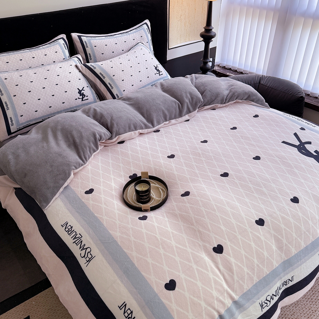 91家纺网 家纺一手货源 找家纺 摩卡（乐趣） 2025新款牛奶绒大版数码印花四件套（提供买家秀） 罗兰粉