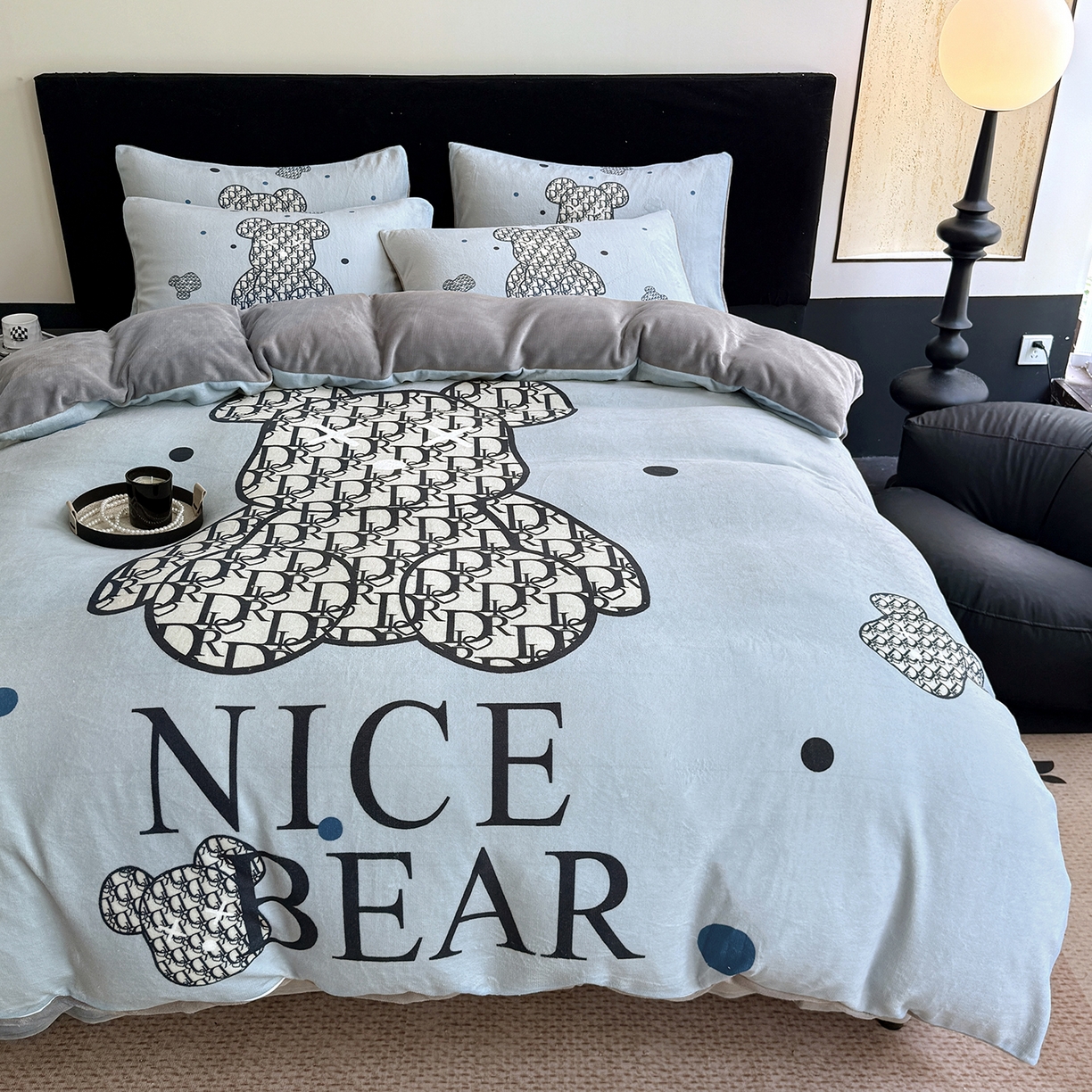 91家纺网 家纺一手货源 找家纺 摩卡（乐趣） 2025新款牛奶绒大版数码印花四件套（提供买家秀） 萌迪