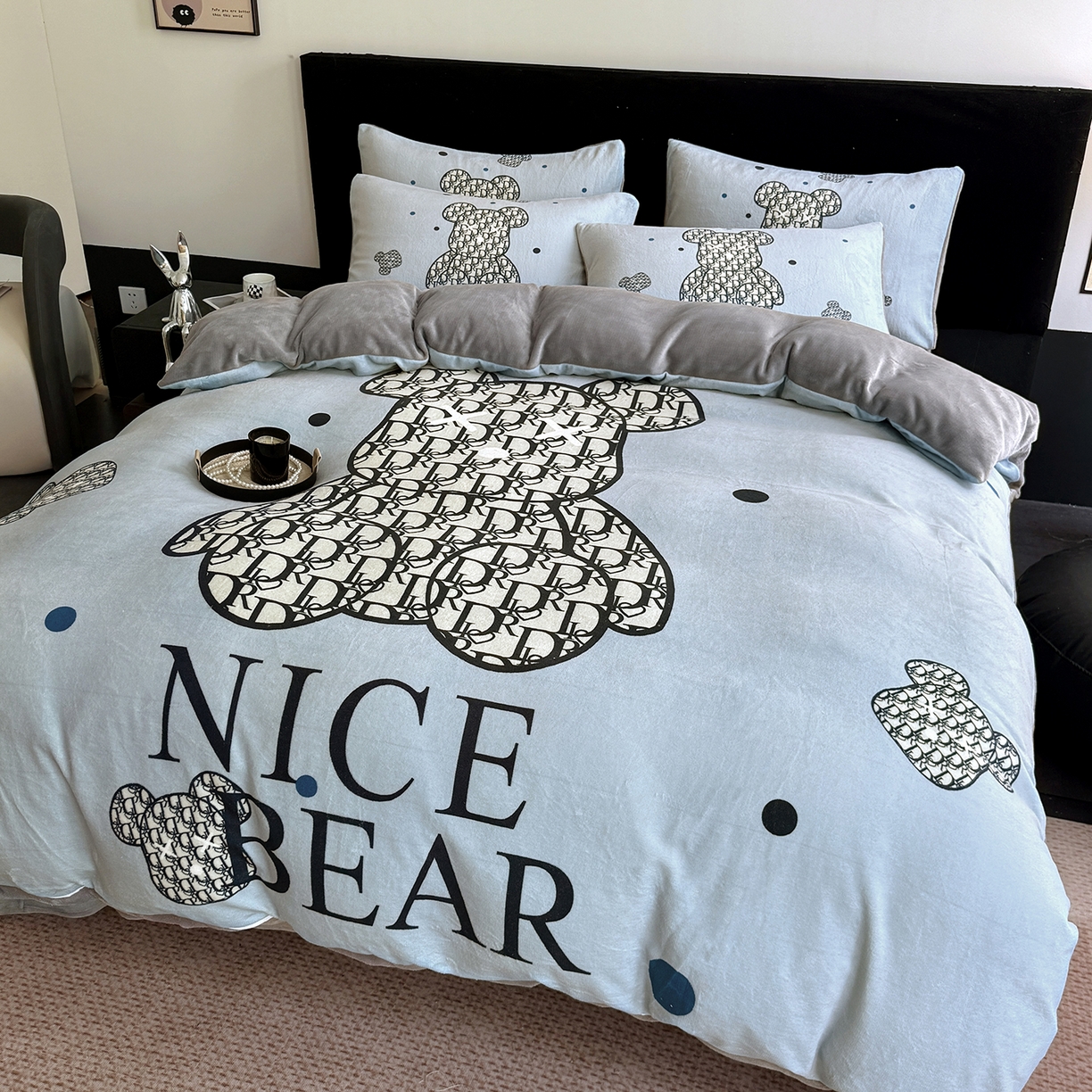 91家纺网 家纺一手货源 找家纺 摩卡（乐趣） 2025新款牛奶绒大版数码印花四件套（提供买家秀） 萌迪