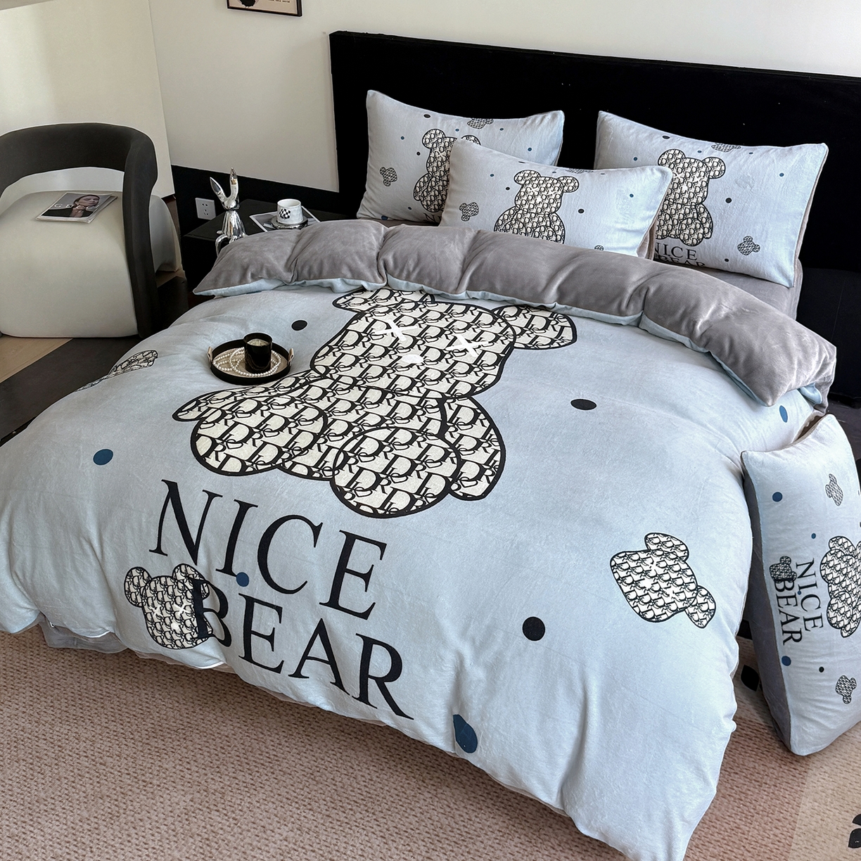 91家纺网 家纺一手货源 找家纺 摩卡（乐趣） 2025新款牛奶绒大版数码印花四件套（提供买家秀） 萌迪